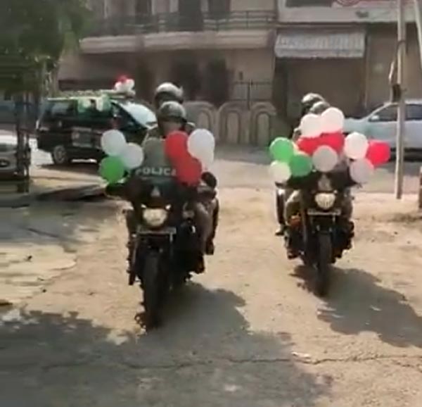 குழந்தையின் வீட்டிற்கு ராஜ மரியாதையுடன் வந்த போலீஸ் வாகனங்கள்... காரணம் தெரிஞ்சா அசந்து போய்ருவீங்க