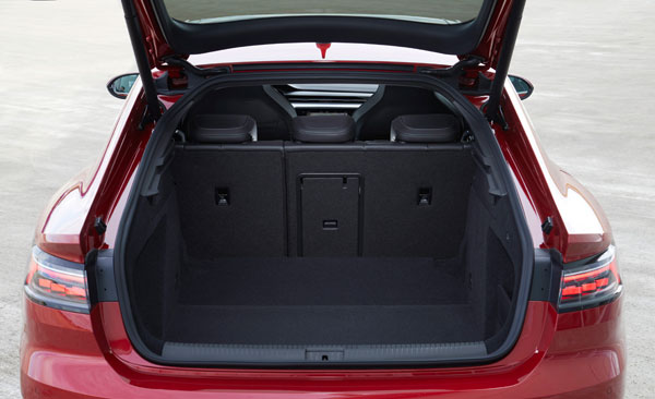 பெரிய எதிர்பார்ப்புக்கு இடையே ஷூட்டிங் ப்ரேக் ஸ்டைலில் அறிமுகமானது 2021 ஃபோக்ஸ்வேகன் அர்டியோன்...