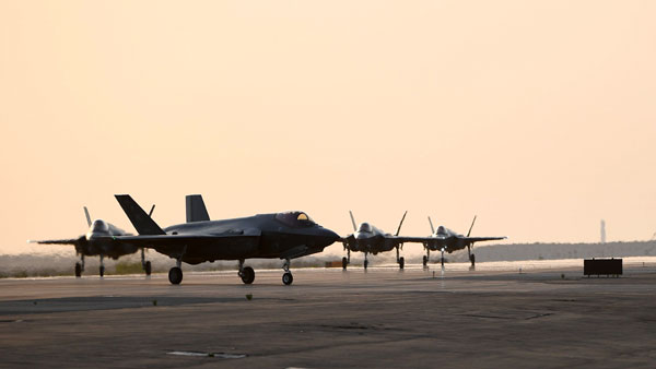 ஆள் இல்லா போர் விமானம்... கெத்து காட்ட தயாராகும் அமெரிக்கா!