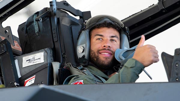 ஆள் இல்லா போர் விமானம்... கெத்து காட்ட தயாராகும் அமெரிக்கா!