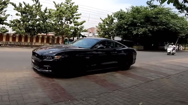 பிரபல கிரிக்கெட் வீரர் செய்த காரியம்... விஷயத்தை கேட்டு ஆடிப்போன இந்திய மக்கள்... என்னனு தெரியுமா?