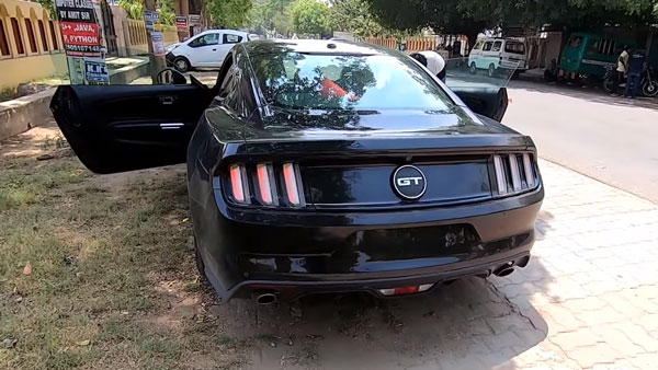 பிரபல கிரிக்கெட் வீரர் செய்த காரியம்... விஷயத்தை கேட்டு ஆடிப்போன இந்திய மக்கள்... என்னனு தெரியுமா?