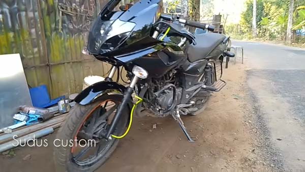 பஜாஜ் பல்சர் 220 எஃப் மாடலாக மாறிய பல்சர் 150... இதை மாற்றுவது இவ்ளோ சுலபமா? வீடியோ!