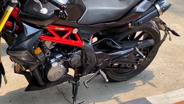 வெறும் ரூ.25 ஆயிரம் செலவில் டுகாட்டி மான்ஸ்டரின் தோற்றத்தை பெற்ற பெனெல்லி டிஎன்டி300 பைக்...