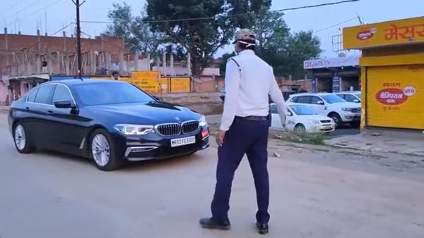 1 கோடி ரூபாய் காரில் வந்தவருக்கு அபராதம்! என்ன செய்தார்? என தெரிந்தால் விழுந்து விழுந்து சிரிப்பீங்க