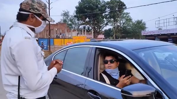 1 கோடி ரூபாய் காரில் வந்தவருக்கு அபராதம்! என்ன செய்தார்? என தெரிந்தால் விழுந்து விழுந்து சிரிப்பீங்க