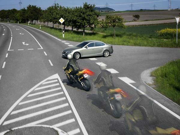 பைக்குகளுக்கான தானியங்கி உதவிகோரும் தொழில்நுட்பம்: பாஷ் அறிமுகம்! பைக்குகளுக்கான தானியங்கி உதவிகோரும் தொழில்நுட்பம்: பாஷ் அறிமுகம்!