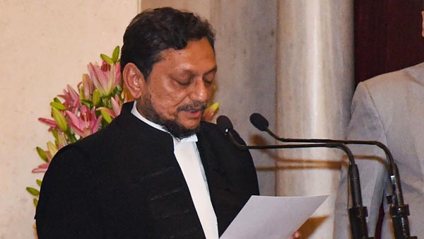 குழந்தையாக மாறிய இந்தியாவின் தலைமை நீதிபதி! வியப்பில் ஆழ்ந்த நீதித்துறை! அந்த பைக்கின் விலை எவ்ளோ தெரியுமா? 