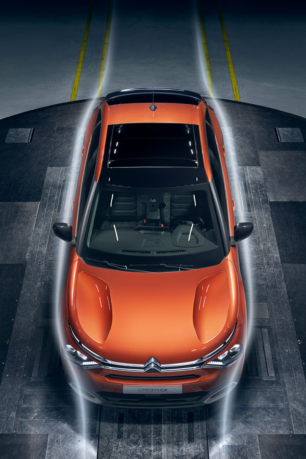 எலக்ட்ரிக் வெர்சனில் உருவாகிறது 2021 சிட்ரோன் சி4 க்ராஸ்ஓவர் கார்... 