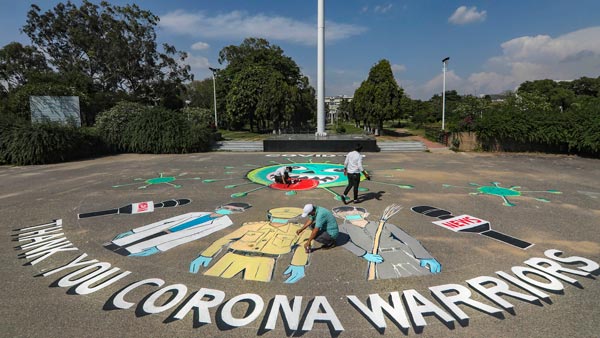 சூப்பர்... ஒரே ஒரு மாணவிக்கு பாடம் நடத்துவதற்காக ஆசிரியர் செய்த காரியம்... மனசார வாழ்த்தும் மக்கள்