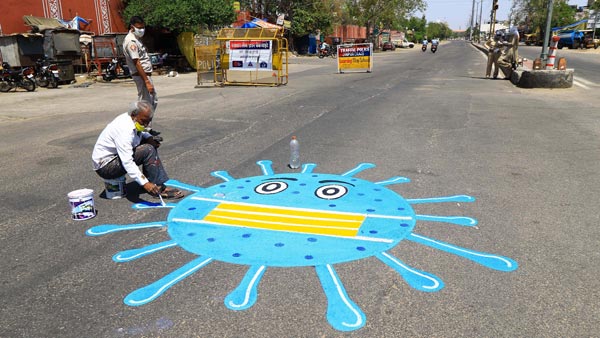 சூப்பர்... ஒரே ஒரு மாணவிக்கு பாடம் நடத்துவதற்காக ஆசிரியர் செய்த காரியம்... மனசார வாழ்த்தும் மக்கள்