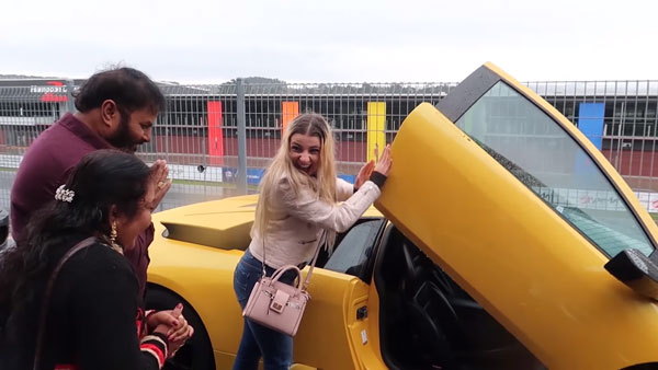 தந்தைக்கு பிறந்த நாள்! ஒரே நேரத்தில் இரு சூப்பர் கார்களை களமிறக்கிய மகன்... இதற்காக அவர் என்ன செய்தார் தெரியுமா?