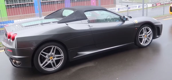 தந்தைக்கு பிறந்த நாள்! ஒரே நேரத்தில் இரு சூப்பர் கார்களை களமிறக்கிய மகன்... இதற்காக அவர் என்ன செய்தார் தெரியுமா?