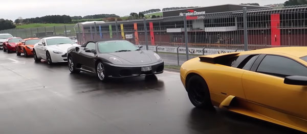 தந்தைக்கு பிறந்த நாள்! ஒரே நேரத்தில் இரு சூப்பர் கார்களை களமிறக்கிய மகன்... இதற்காக அவர் என்ன செய்தார் தெரியுமா?