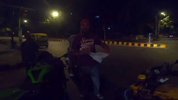 நிஞ்சா பைக்கை ரேஸுக்கு அழைத்த ஹோண்டா ஆக்டிவா... தலை, கால் புரியமால் ஆடிய இளைஞர்கள்! இதுதான் காரணமா?