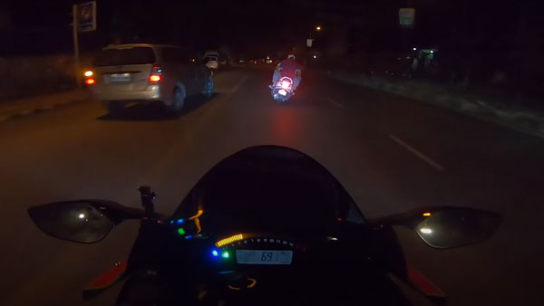 நிஞ்சா பைக்கை ரேஸுக்கு அழைத்த ஹோண்டா ஆக்டிவா... தலை, கால் புரியமால் ஆடிய இளைஞர்கள்! இதுதான் காரணமா?