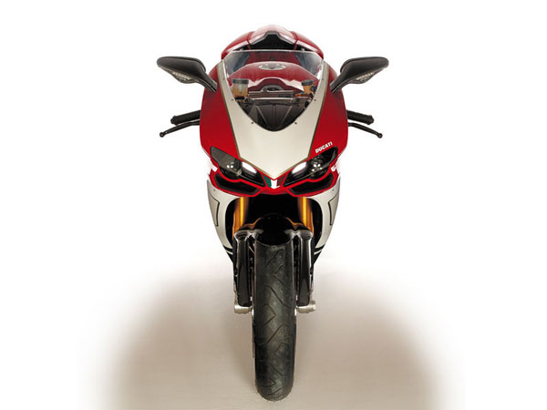 இது உங்க பைக்கானு கொஞ்சம் பாருங்க... கேட்பாரற்று கிடக்கும் ரூ.35 லட்சம் மதிப்புள்ள அரிய வகை பைக்! ஓஹோ இதுதான் காரணமா?