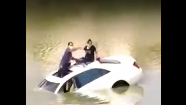 என்னாச்சு பார்த்தீங்களா... ரோடு காலியா இருந்தா வேகமா போகலாம்னு அர்த்தமில்லீங்க!