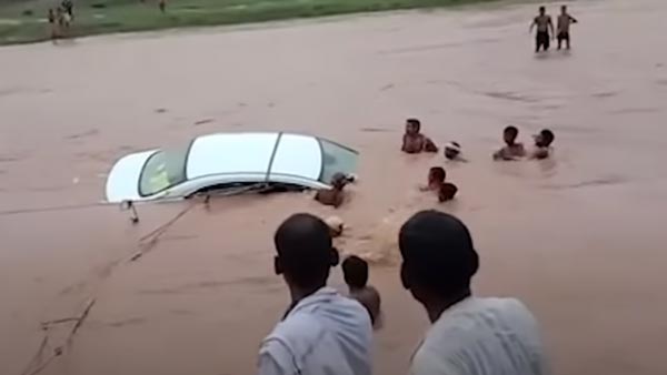 புதுமண ஜோடிக்கு இப்படியொரு நிலமையா..? இத வீடியோ எடுக்க எப்படிதான் மனசு வந்துச்சோ!