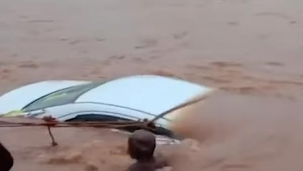 புதுமண ஜோடிக்கு இப்படியொரு நிலமையா..? இத வீடியோ எடுக்க எப்படிதான் மனசு வந்துச்சோ!