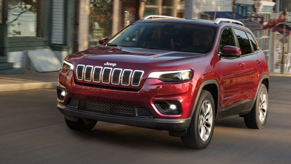 உலகளவில் பிரபலமான ஜீப் செரோக்கி மாடலுக்கா இந்த நிலைமை..? 91,000 கார்கள் திரும்ப அழைக்கப்படுகின்றன...