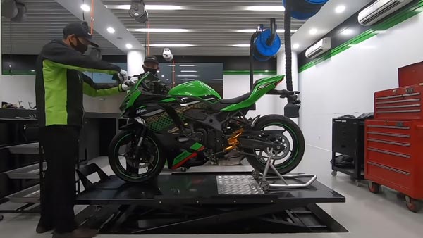 கேடிஎம் ஆர்சி390 பைக்கையே மிஞ்சும் ஆற்றலுடன் கவாஸாகியின் புதிய நிஞ்சா இசட்எக்ஸ்-25ஆர்...