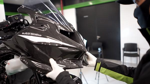 கேடிஎம் ஆர்சி390 பைக்கையே மிஞ்சும் ஆற்றலுடன் கவாஸாகியின் புதிய நிஞ்சா இசட்எக்ஸ்-25ஆர்...