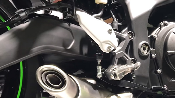 கவாஸாகியின் புதிய 250சிசி பைக்... விலையை கேட்டால் மயக்கமே வந்துடும்...