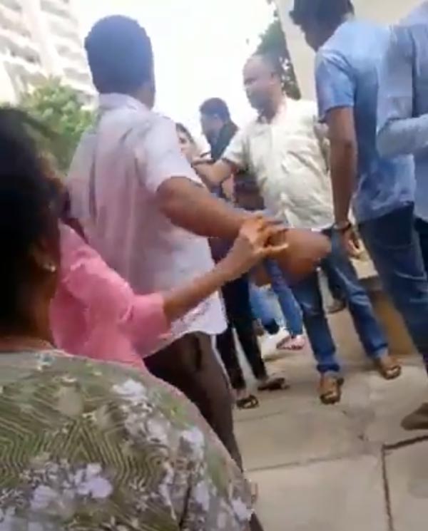 யாரை குற்றம் சொல்லுவது... விலையுயர்ந்த சூப்பர் காரில் கெத்தாக வலம் வந்தவருக்கு தர்ம அடி! ஏன் தெரியுமா?