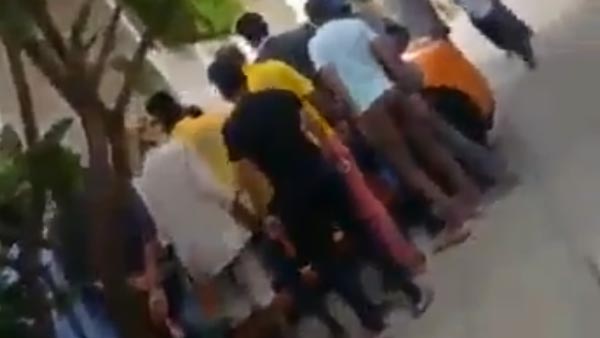 யாரை குற்றம் சொல்லுவது... விலையுயர்ந்த சூப்பர் காரில் கெத்தாக வலம் வந்தவருக்கு தர்ம அடி! ஏன் தெரியுமா?