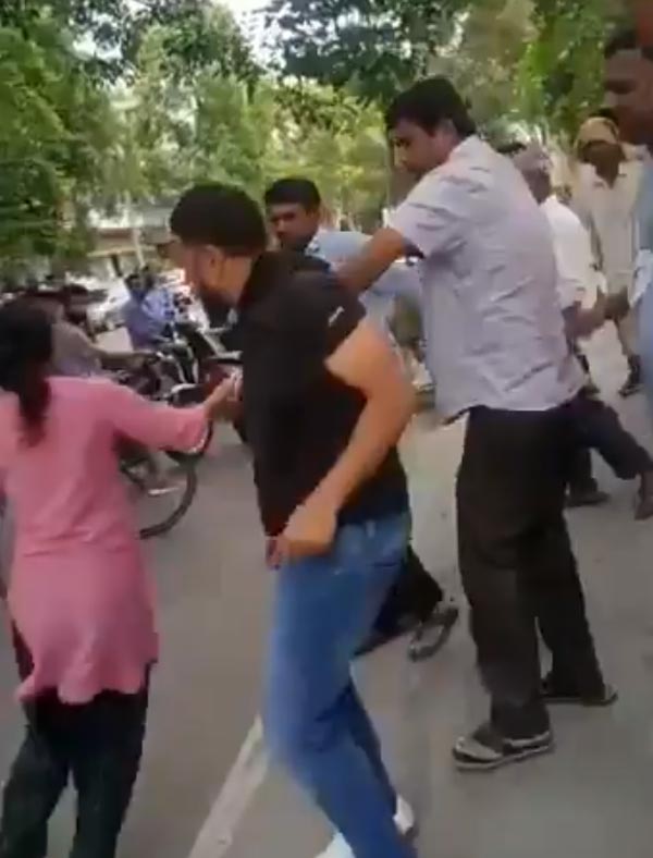 யாரை குற்றம் சொல்லுவது... விலையுயர்ந்த சூப்பர் காரில் கெத்தாக வலம் வந்தவருக்கு தர்ம அடி! ஏன் தெரியுமா?