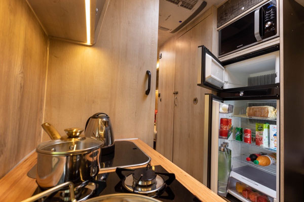 நம்பவே முடியல... வாடகைக்கு வரும் உல்லாச கப்பலாக மாறிய பேருந்துவீடு... நாட்டிலேயே இதுதான் முதல் முறை...