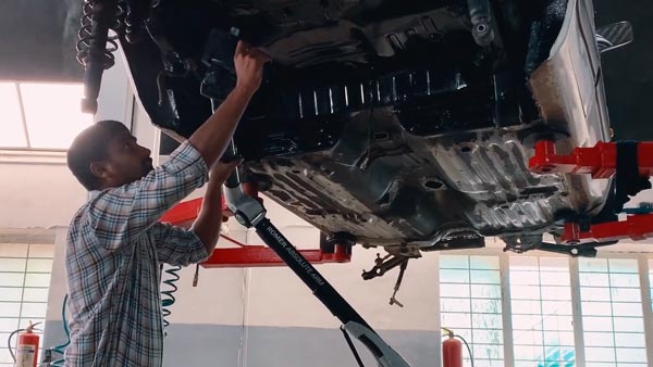 கிடு கிடுவென உயரும் பெட்ரோல்-டீசல் விலை! தப்பிக்க என்ன வழி? இளைஞர் கூறும் இந்த ரகசியத்தை யாரும் சொல்ல மாட்டங்க...