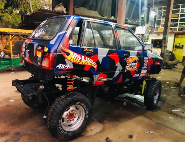 மான்ஸ்டராக உருமாறிய இந்தியர்களின் ஃபேவரிட் கார்... இது என்ன கார்னு கண்டுபிடிக்க முடிகிறதா? வீடியோ!