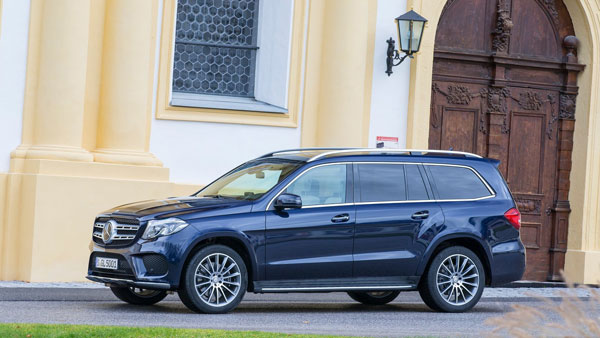 1 கோடி ரூபாய் மதிப்புள்ள சொகுசு காரில் தொழிலதிபர் செய்த காரியம்... என்னனு தெரிஞ்சா கடுப்பாயிருவீங்க