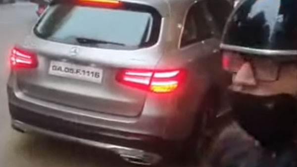 என்னதான் விலையுயர்ந்த காரா இருந்தாலும் இதெல்லாம் கொஞ்சம் ஓவருங்க... சொகுசு காரை நடைமேடையில் இயக்கிய இளைஞர்... ஏன் தெரிஞ்சா கொந்தளிச்சிருவீங்க!