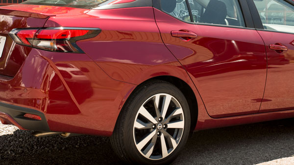 காம்பேக்ட் செடான் காரை இந்தியாவில் களமிறக்க நிஸான் திட்டம்!