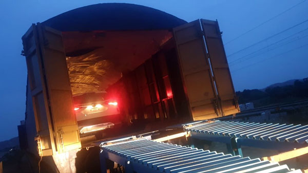 சரக்கு இரயிலில் டெல்லிக்கு சென்ற செல்டோஸ் கார்கள்... புதிய போக்குவரத்து முயற்சியில் இறங்கிய கியா...