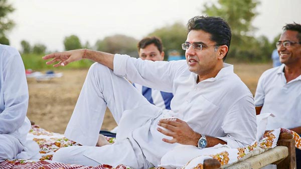 பிரபல அரசியல்வாதிகளின் இந்த செயல் உங்களை ஆச்சரியத்தில் மூழ்கடிக்கலாம்... இவர்களா இப்படி பிரம்மிப்பா இருக்கே!