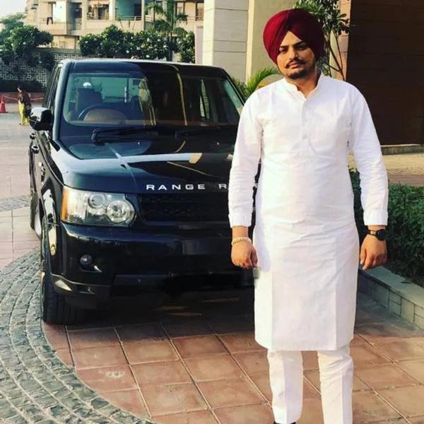 கெத்தான பாடகரை விலையுயர்ந்த காருடன் கொத்தாக தூக்கிய காவல்துறை... காரணத்தை கேட்டு மிரண்ட ரசிகர்கள்!