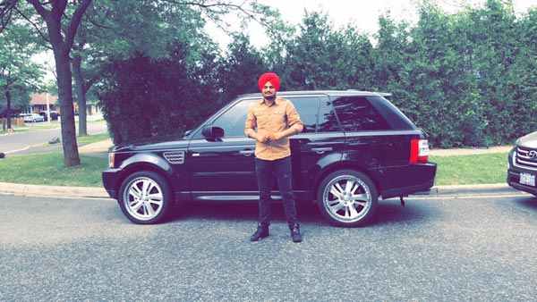 கெத்தான பாடகரை விலையுயர்ந்த காருடன் கொத்தாக தூக்கிய காவல்துறை... காரணத்தை கேட்டு மிரண்ட ரசிகர்கள்!