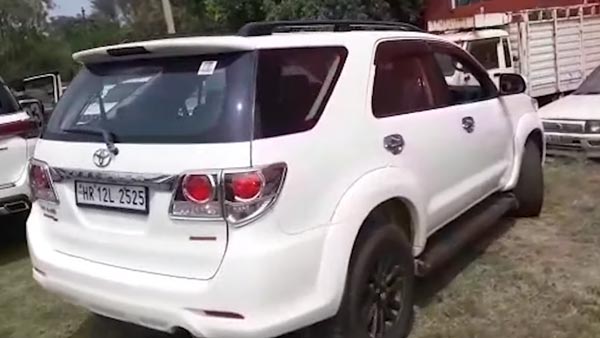 இரண்டே பேர்தான், ஆனா திருடியது 18 கார்கள்! அத்தனையும் விலையுயர்ந்த எஸ்யூவி கார்கள்... மிரள வைக்கும் சம்பவம்! இரண்டே பேர்தான், ஆனா திருடியது 18 கார்கள்! அத்தனையும் விலையுயர்ந்த எஸ்யூவி கார்கள்... மிரள வைக்கும் சம்பவம்!