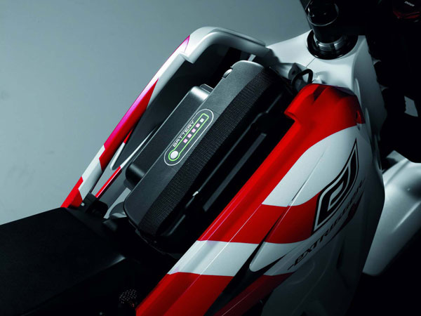 செம்ம வேட்டை காத்திருக்கு... அட்டகாசமான ஸ்டைலில் விரைவில் அறிமுகமாகிறது சுசுகி எலெக்ட்ரிக் டூ-வீலர்? 