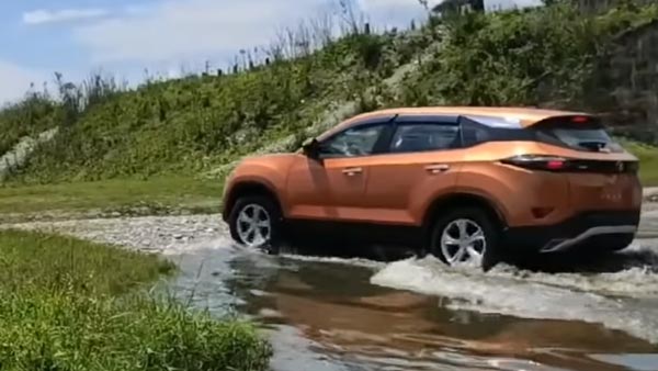 சவாலான ஆற்றை அசால்டாக கடந்த டாடா ஹாரியர்... சாதாரண பயணிகள் காரால் எப்படி இது முடிந்தது? வீடியோ!