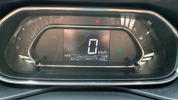 மத்தவங்க சொல்றத எல்லாம் விடுங்க... நம்மில் ஒருவர் டாடா நெக்ஸான் காரை பற்றி என்ன சொல்லியிருக்கார் தெரியுமா? மத்தவங்க சொல்றத எல்லாம் விடுங்க... நம்மில் ஒருவர் டாடா நெக்ஸான் காரை பற்றி என்ன சொல்லியிருக்கார் தெரியுமா?