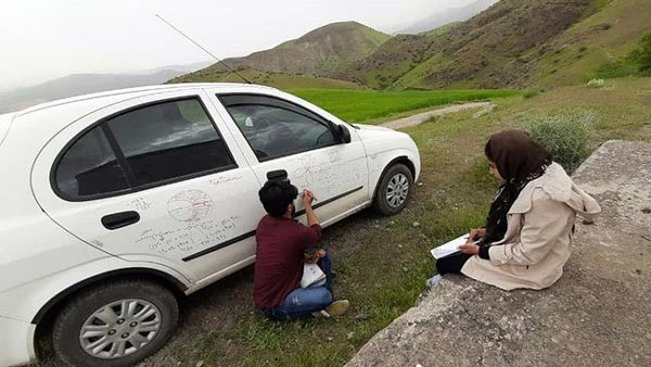 சூப்பர்... ஒரே ஒரு மாணவிக்கு பாடம் நடத்துவதற்காக ஆசிரியர் செய்த காரியம்... மனசார வாழ்த்தும் மக்கள்