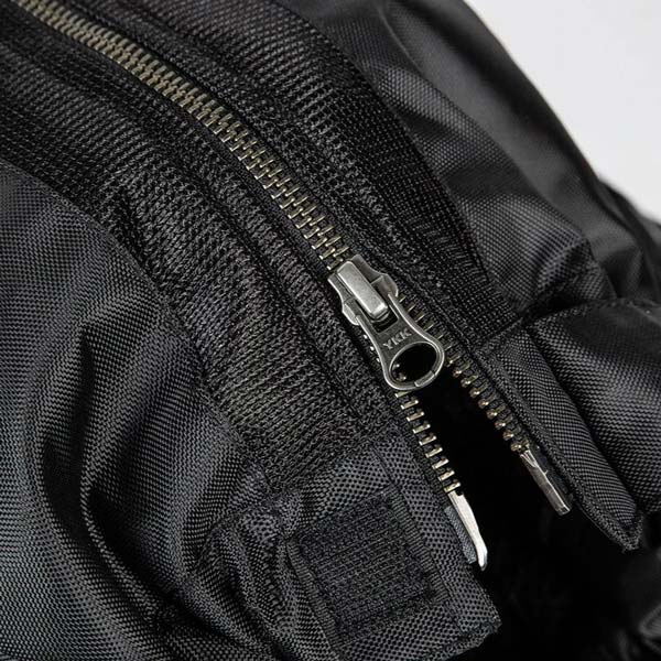 இந்த ரைடிங் ஜாக்கெட்டை இப்படியும் பயன்படுத்த முடியுமா? அட்டகாசமே இருக்கே... நாமும் ஒன்னு வாங்கிக்கலாமா! 