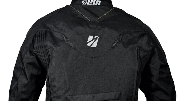 இந்த ரைடிங் ஜாக்கெட்டை இப்படியும் பயன்படுத்த முடியுமா? அட்டகாசமே இருக்கே... நாமும் ஒன்னு வாங்கிக்கலாமா! 