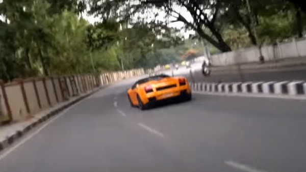 யாரை குற்றம் சொல்லுவது... விலையுயர்ந்த சூப்பர் காரில் கெத்தாக வலம் வந்தவருக்கு தர்ம அடி! ஏன் தெரியுமா?