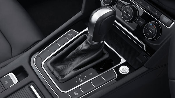 புதிய பெட்ரோல் என்ஜினை பெற்றுள்ள 2020 ஃபோக்ஸ்வேகன் பஸாத் ஃபேஸ்லிஃப்ட் கார்... மும்பைக்கு அருகே சோதனை...